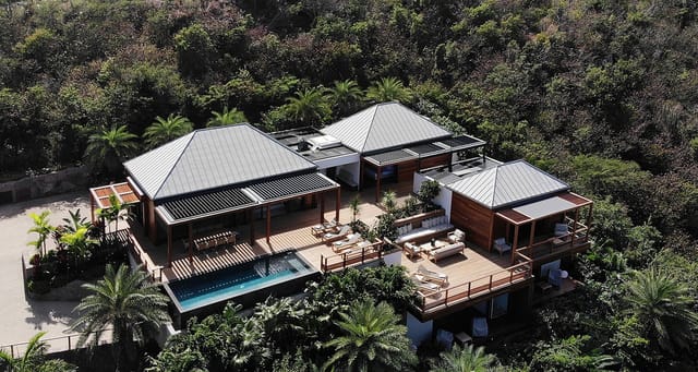 0638-header at Villa Thelma