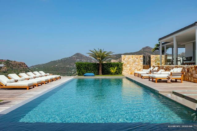 Note - Pool at Villa Wine Note