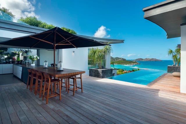 Outside Dining at Villa Wings