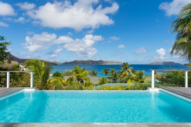 pool ocean view at Villa Alize d’Eden
