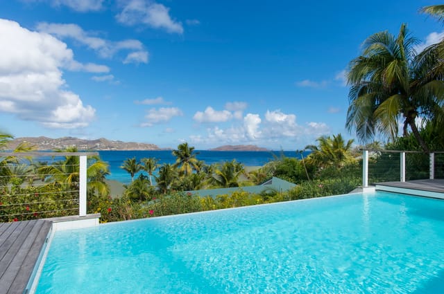 pool ocean view at Villa Alize d’Eden